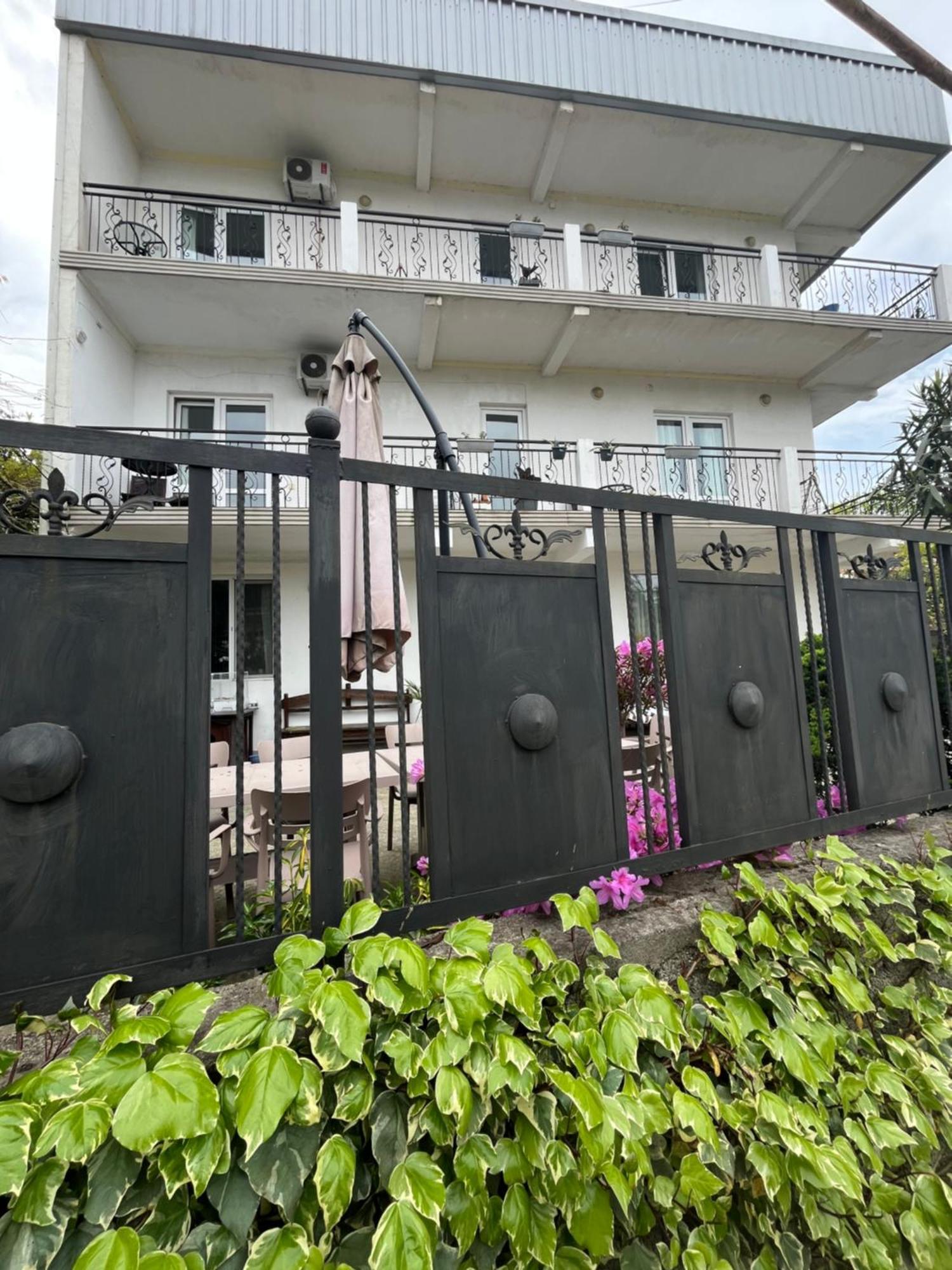Guest House Junona Makhinjauri Exterior photo